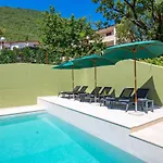 Bed & Breakfast Perunika 4*