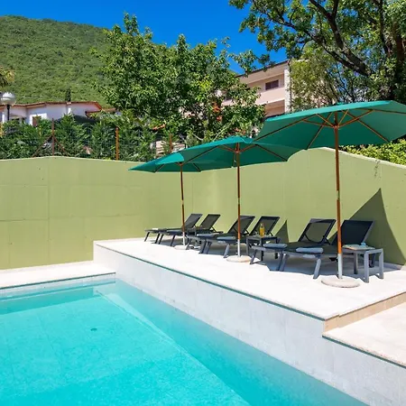 Bed & Breakfast Perunika 4*