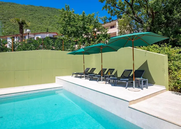 Bed & Breakfast Perunika 4*